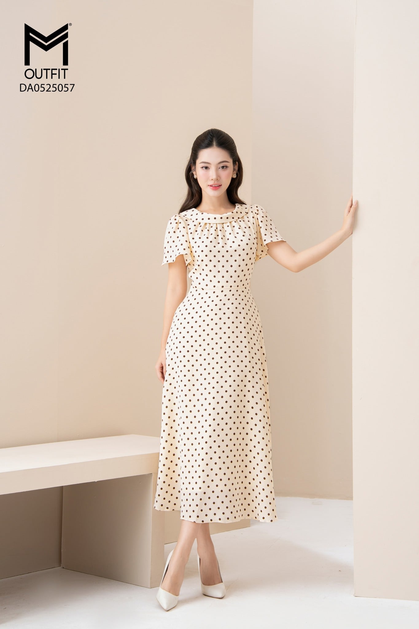 Đầm xòe cổ bẻ ập tay loe rủ kèm thắt lưng