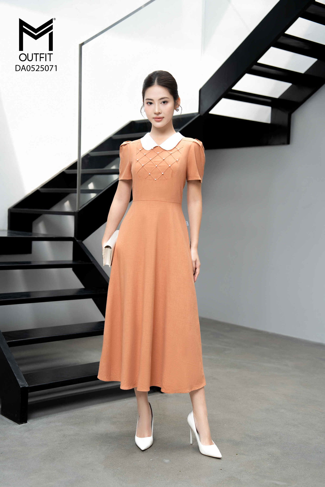 Đầm xòe cổ phối tơ thân đính hạt trai