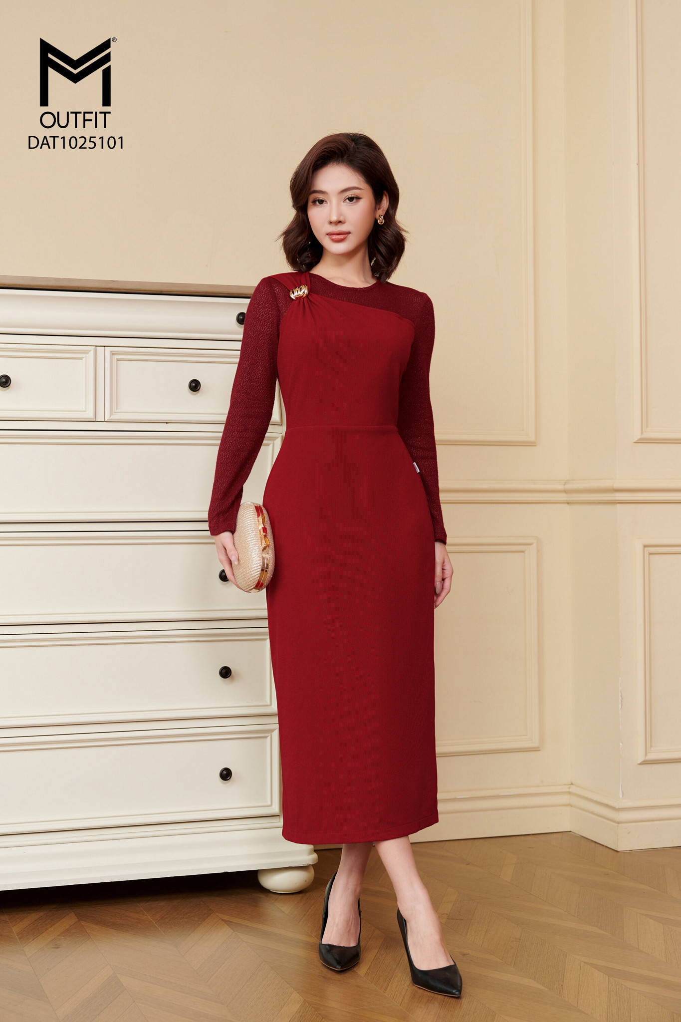 Đầm thun phối ren dáng ôm đính cúc trang trí