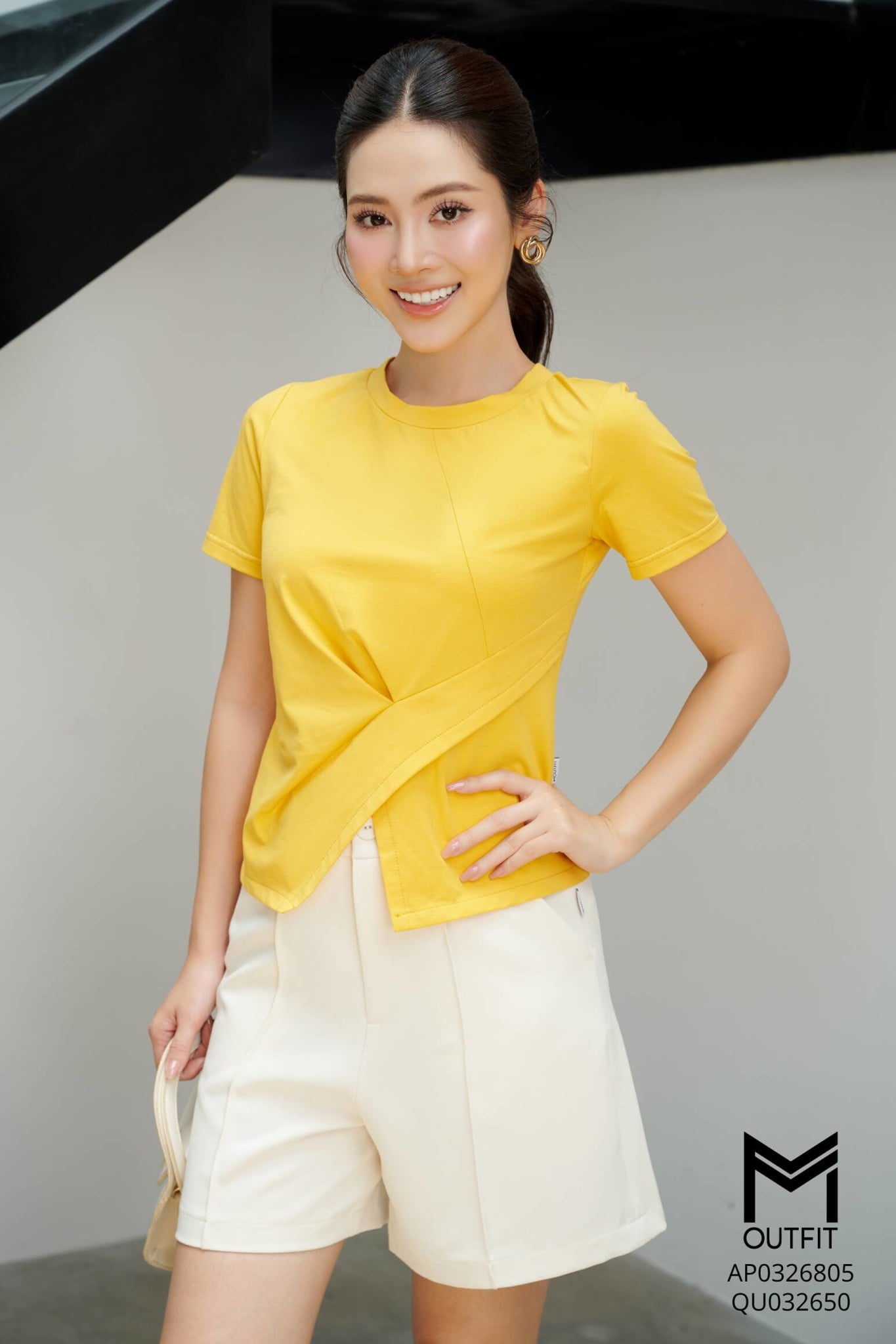 Quần sooc bấu gân trước đính cúc bọc