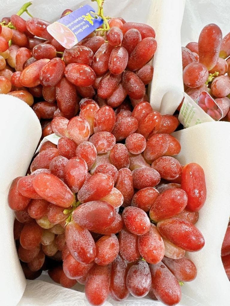 Nho Đỏ Dài Crimson – Hộp 900gr