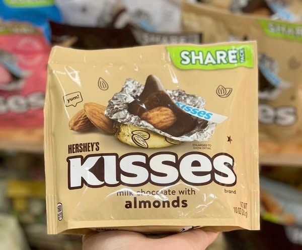 Socola Hershey’s Kisses Sữa & Hạnh Nhân Mỹ - 283g