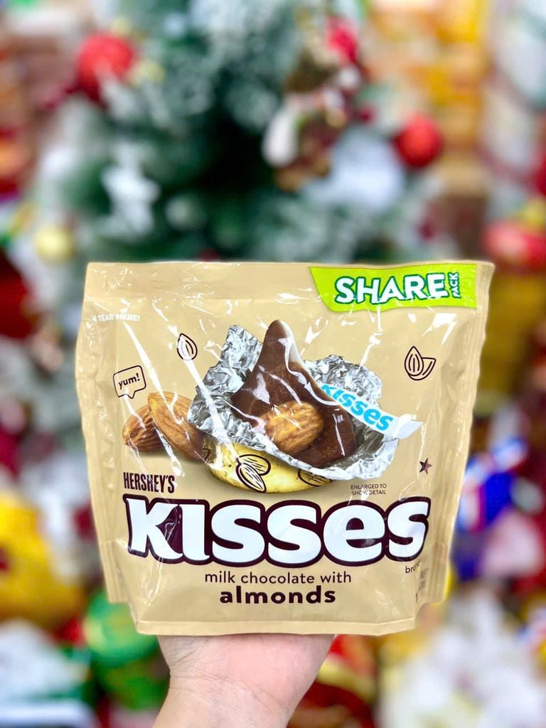 Socola Hershey’s Kisses Sữa & Hạnh Nhân Mỹ - 283g