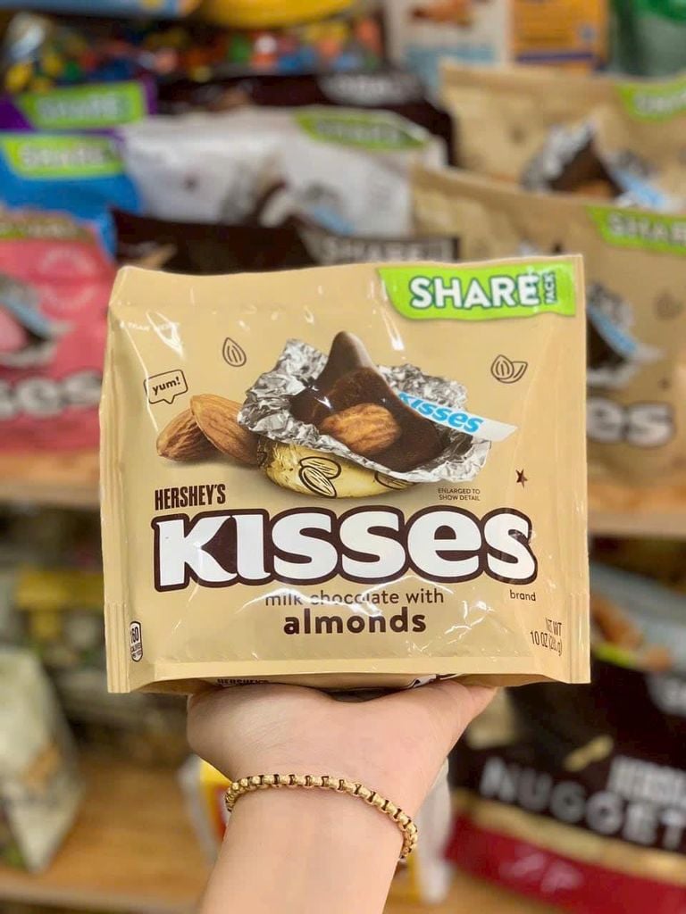 Socola Hershey’s Kisses Sữa & Hạnh Nhân Mỹ - 283g