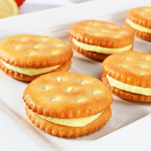 Bánh Quy Thập Cẩm Hộp Thiếc Reina Gold Cao Cấp - 410g