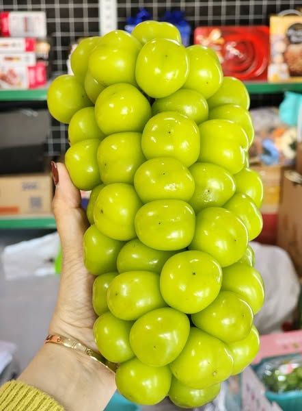 Nho Mẫu Đơn Chùm – KG