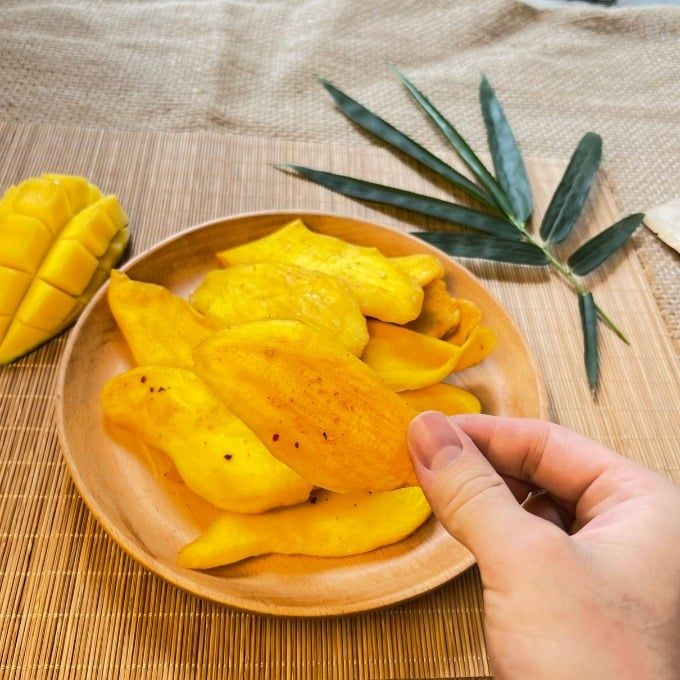 Xoài Sấy Dẻo Muối Ớt Gia Hưng - 400g