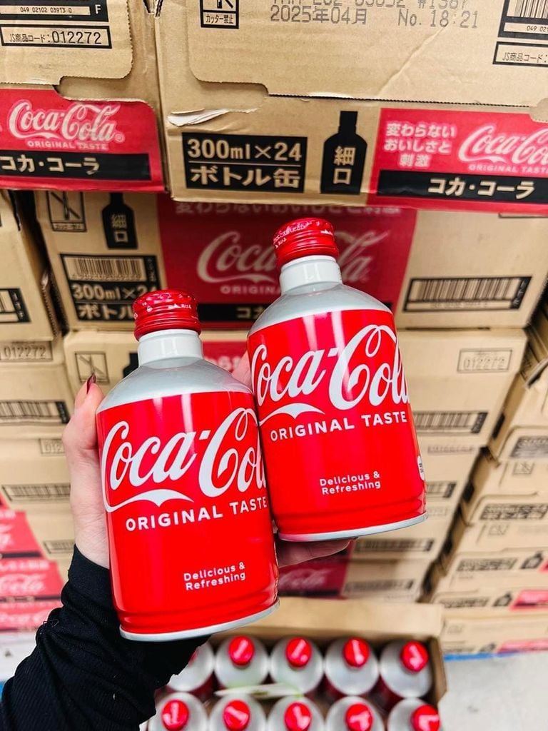 Nước Ngọt Cocacola Nắp Vặn Nhật Bản - 300ML