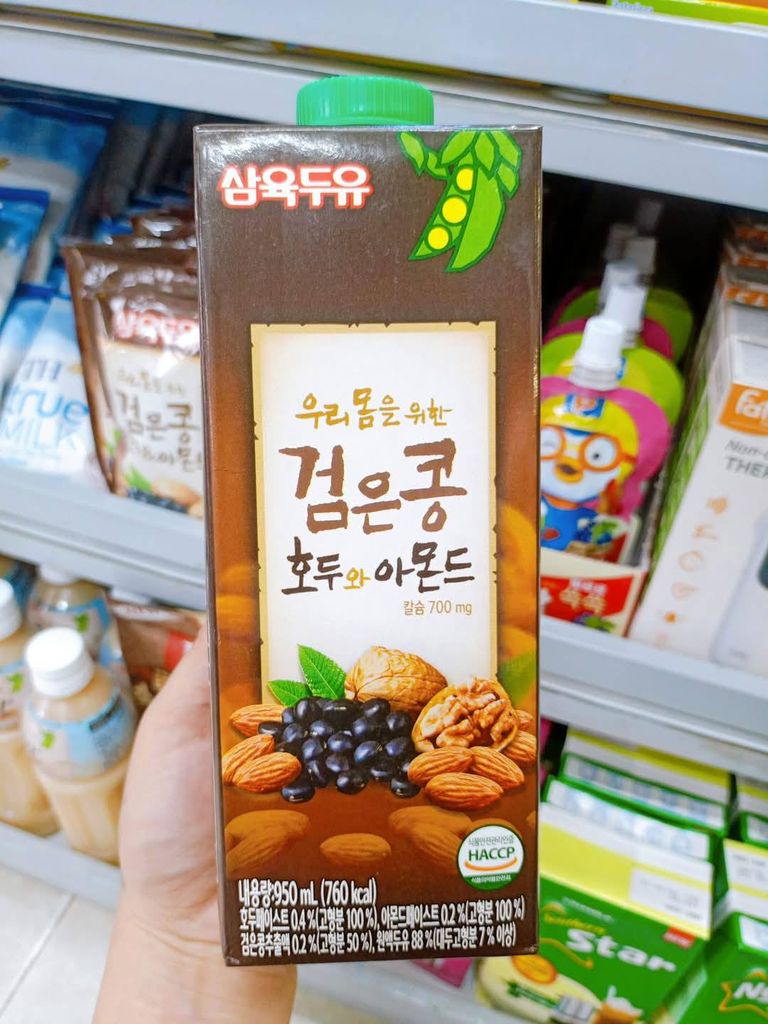 Sữa Đậu Đen Óc Chó Hạnh Nhân Sahmyook - 950ml