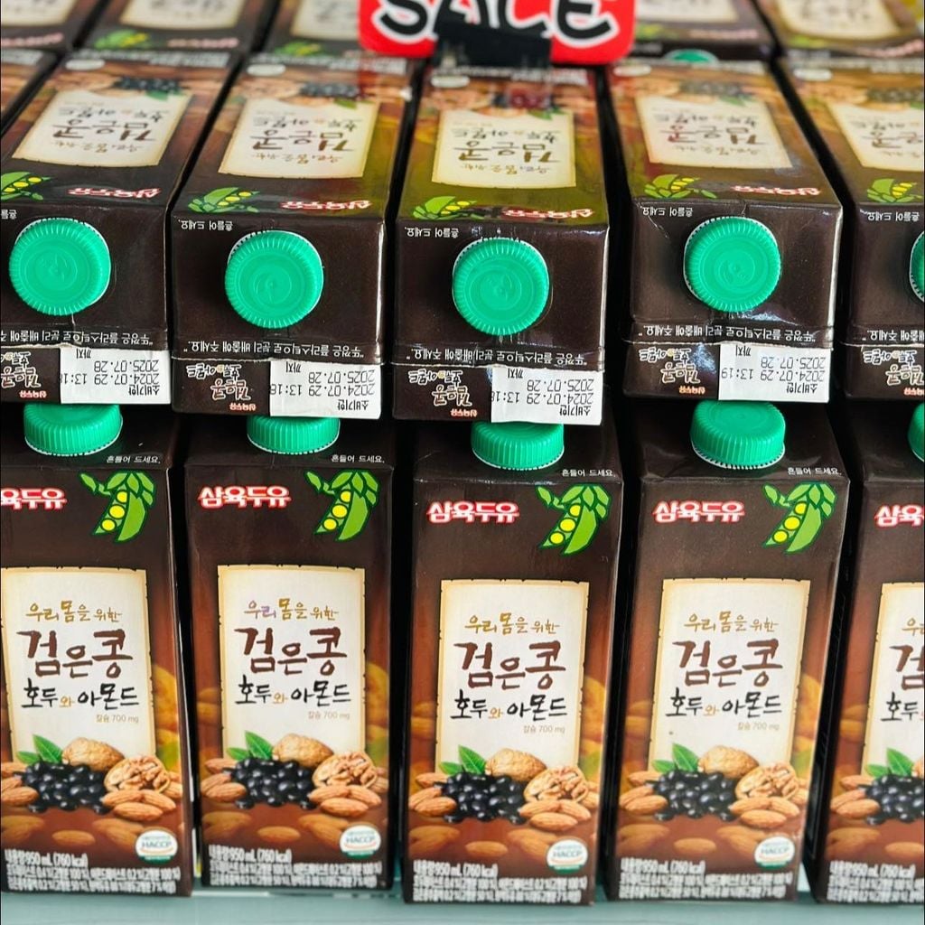 Sữa Đậu Đen Óc Chó Hạnh Nhân Sahmyook - 950ml