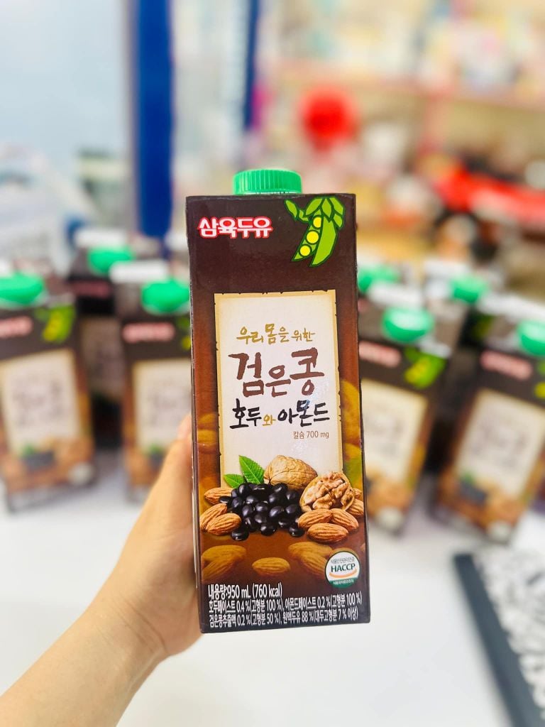 Sữa Đậu Đen Óc Chó Hạnh Nhân Sahmyook - 950ml