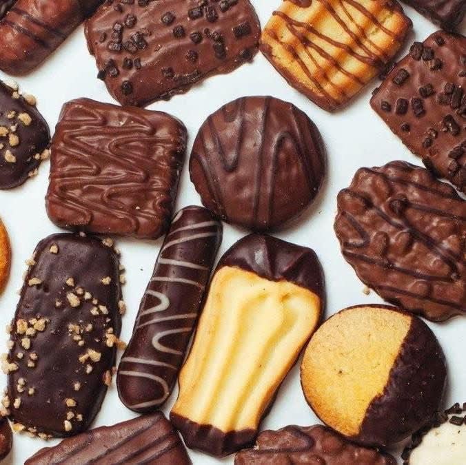 Hộp Bánh Lambertz Luxury Chocolate – 420g