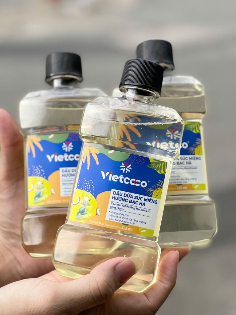 Nước Súc Miệng Dầu Dừa Hương Bạc Hà Vietcoco - Chai 225ml