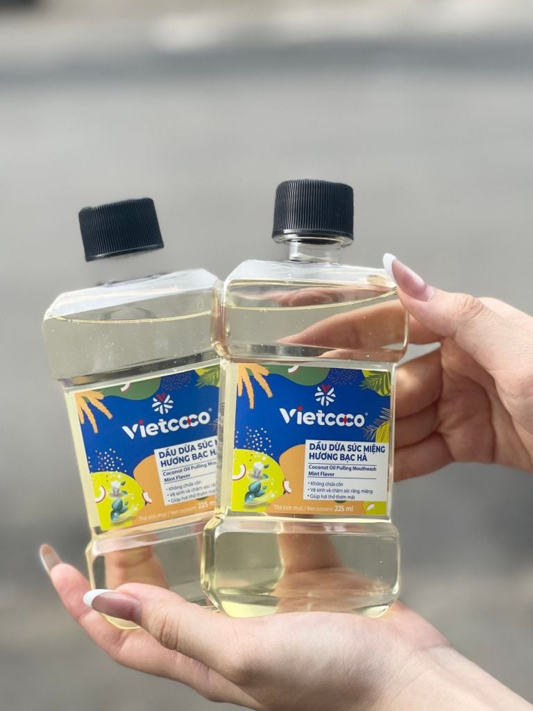 Nước Súc Miệng Dầu Dừa Hương Bạc Hà Vietcoco - Chai 225ml
