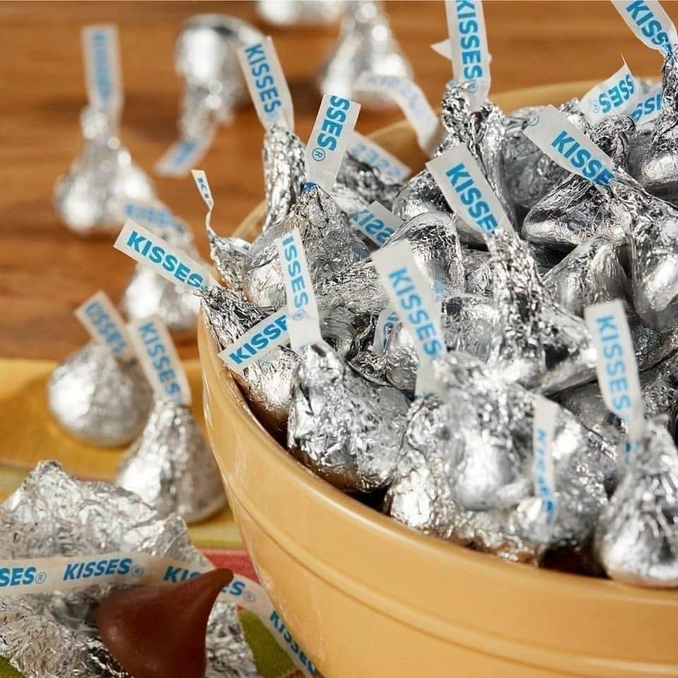 Socola Ú Hershey's Kisses Mỹ 330 Viên - Túi 1,58kg