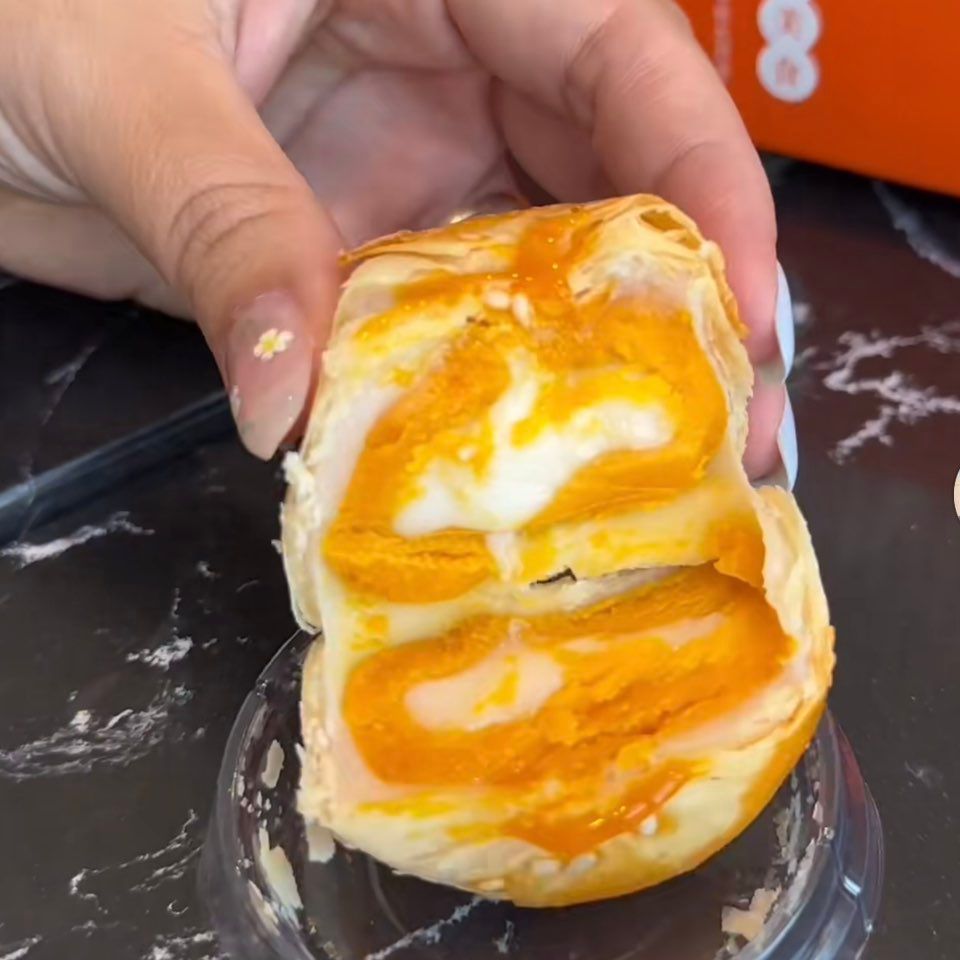 Bánh Trung Thu Trứng Muối Sữa Chua Bibizan - 330g