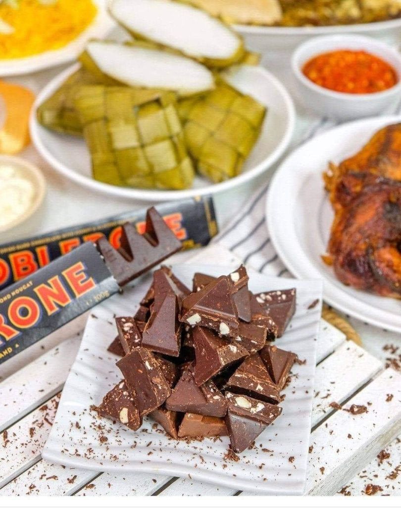 Socola Đen Toblerone Mật Ong & Hạnh Nhân - 100g