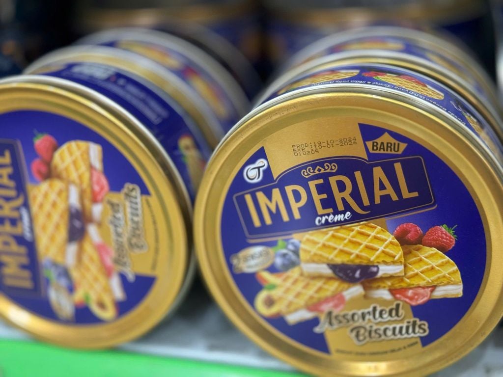 Bánh Quy Hộp Thiếc Kẹp Kem Mứt Trái Cây Imperial Indonesia - 216g