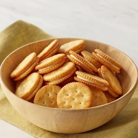 Bánh Quy Hộp Thiếc Kẹp Kem Mứt Trái Cây Imperial Indonesia - 216g