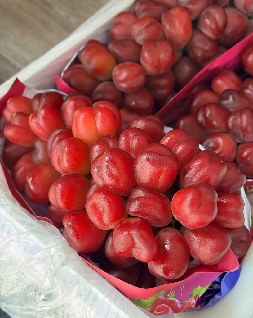 Nho Đỏ Ruby Trái Tim - kg
