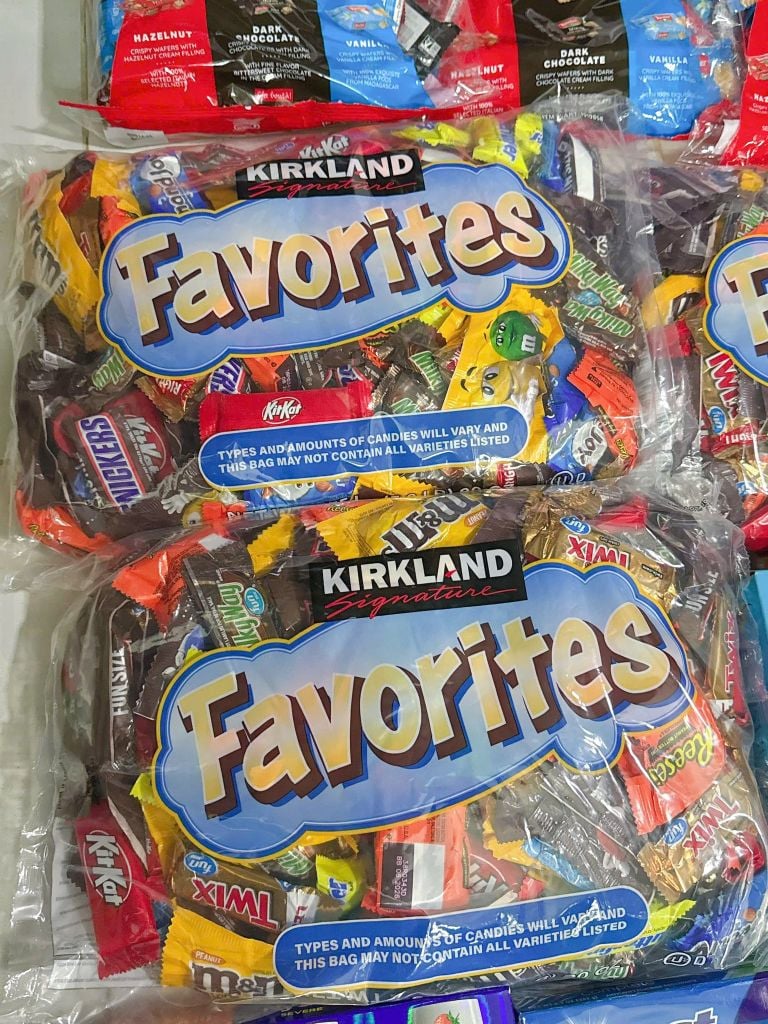 Socola Đại Kirkland  Favorites Mỹ - 2.55kg