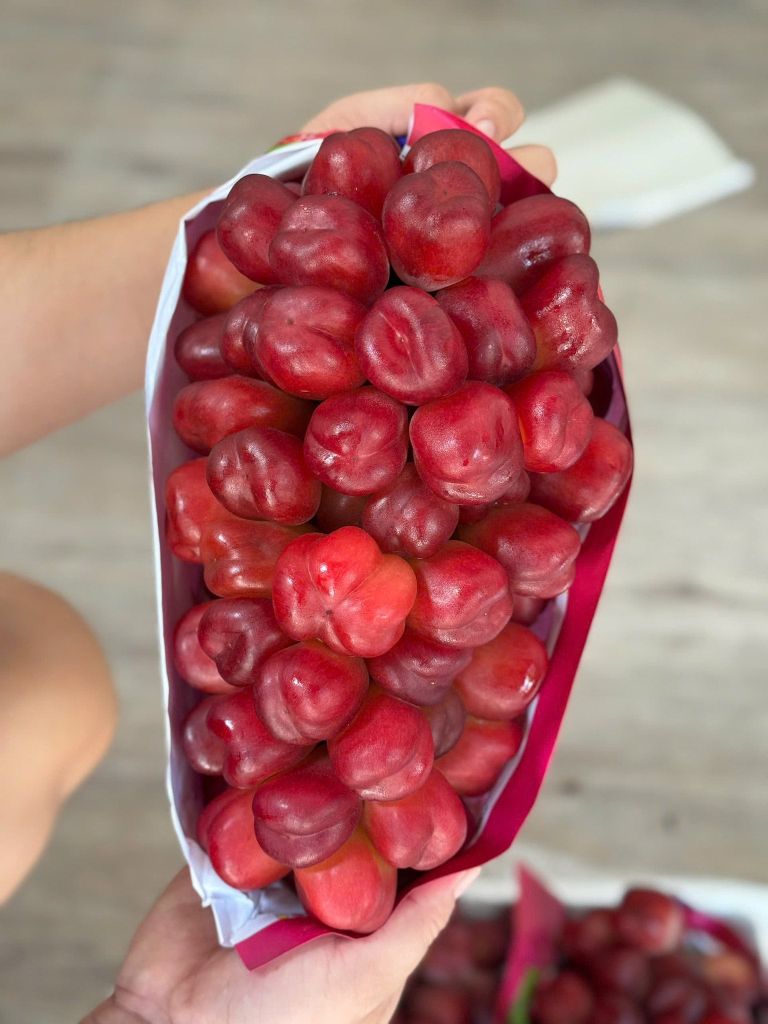 Nho Đỏ Ruby Trái Tim - kg