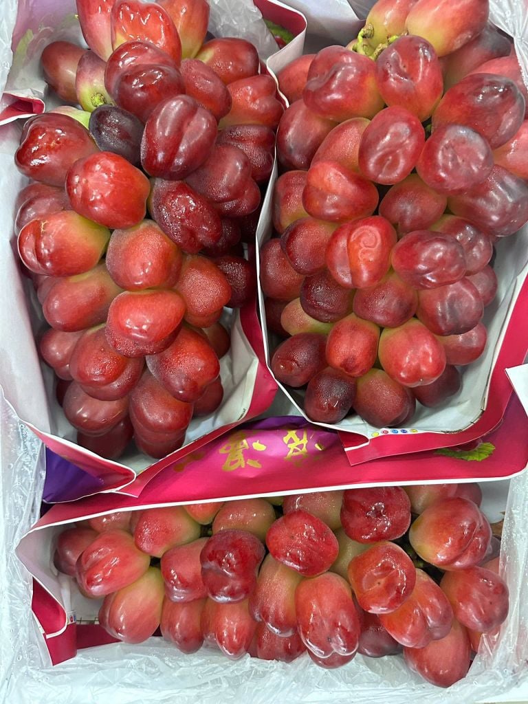 Nho Đỏ Ruby Trái Tim - kg