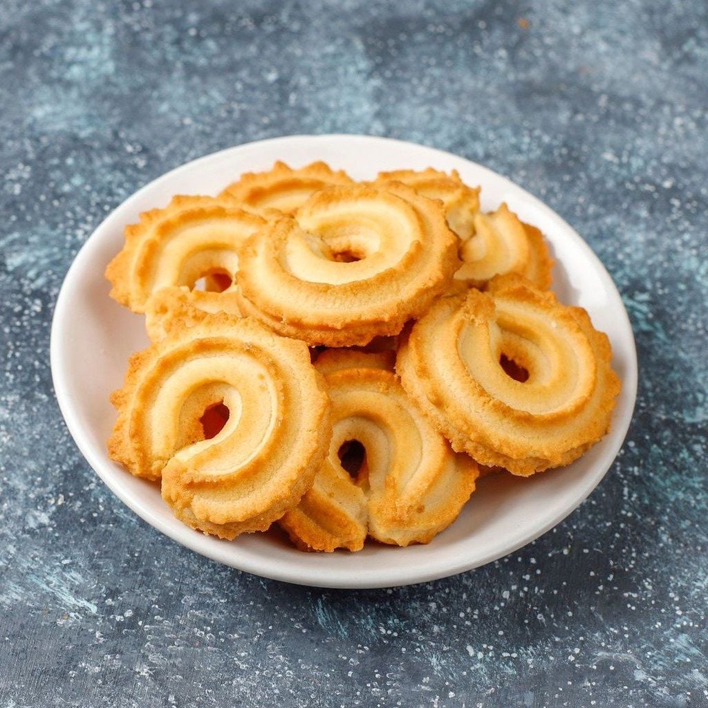 Bánh Quy Bơ Giòn Hạt Phỉ Hộp Thiếc Borggreve Gold-Ringe Cao Cấp Đức – 800g