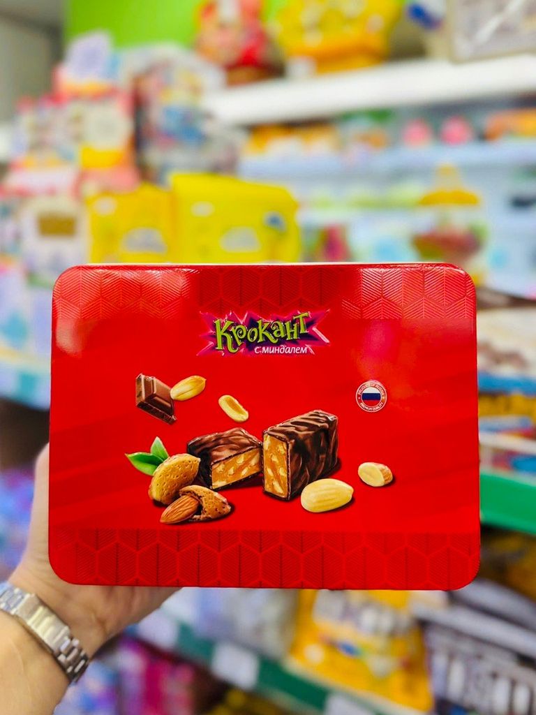 Kẹo Socola Hộp Thiếc Đậu Phộng Hạnh Nhân Krokaht Nga – 180g