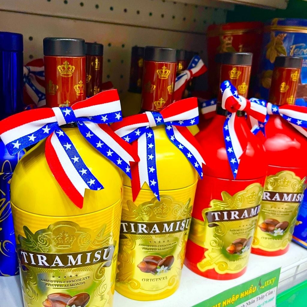 Socola Tiramisu Kelson Hạnh Nhân Thập Cẩm – 110g