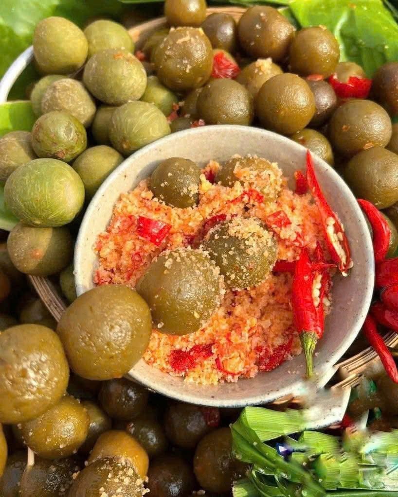 Sấu Tươi Chua Cay Lắc Muối Ớt - Hộp 500g