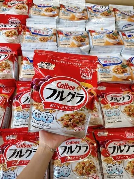 Ngũ Cốc Trái Cây Calbee Đỏ Nhật - 750g