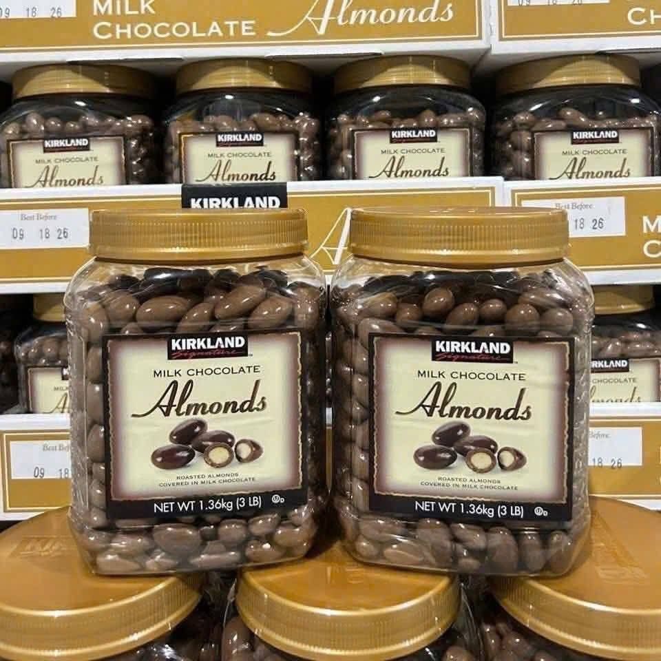Socola Bọc Hạnh Nhân Kirkland Milk Chocolate Almonds - Hộp 1.36Kg