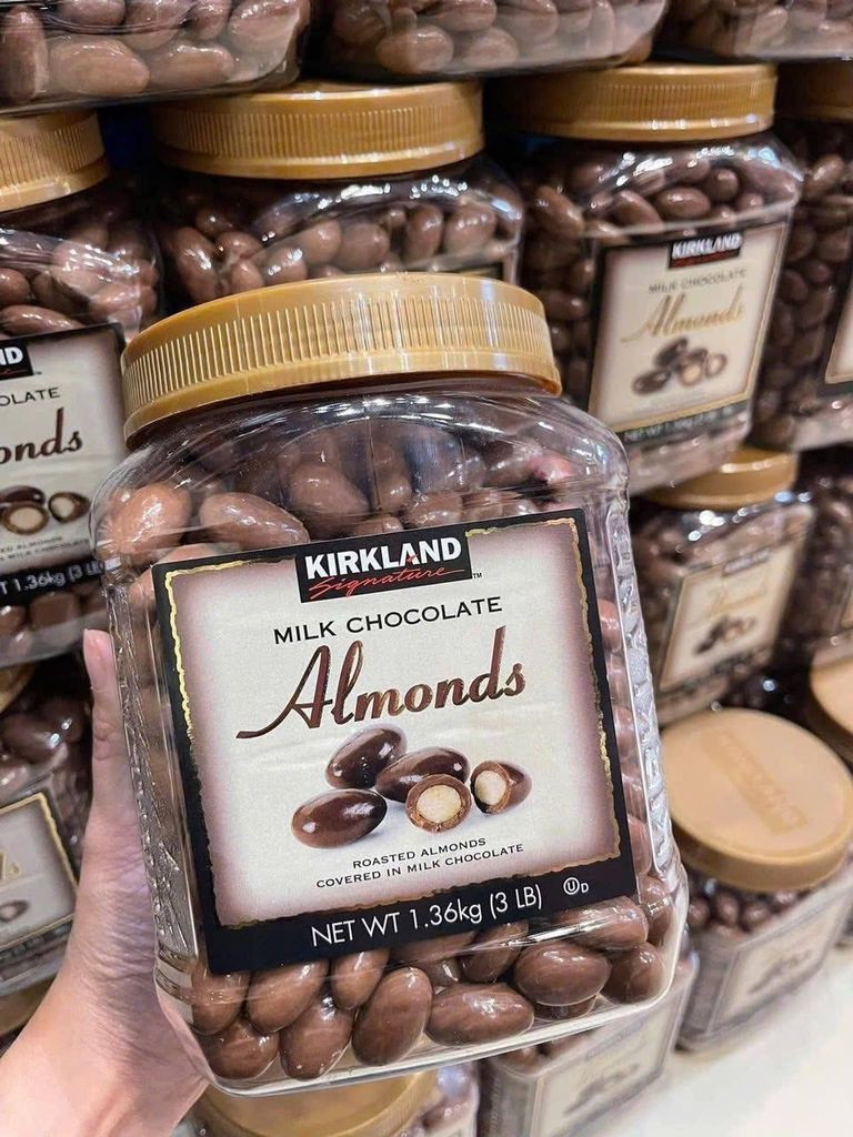 Socola Bọc Hạnh Nhân Kirkland Milk Chocolate Almonds - Hộp 1.36Kg
