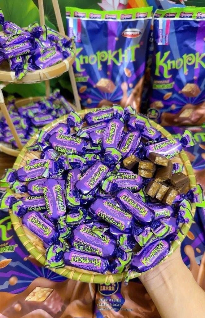 Kẹo Socola Đậu Phộng & Hạnh Nhân KPOKAHT - Gói 180G