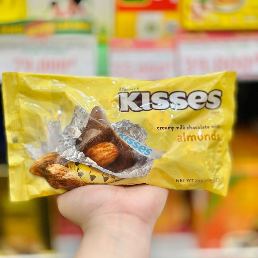 Socola Hershey's Kisses Creamy Milk Chocolate With Almonds - 205G