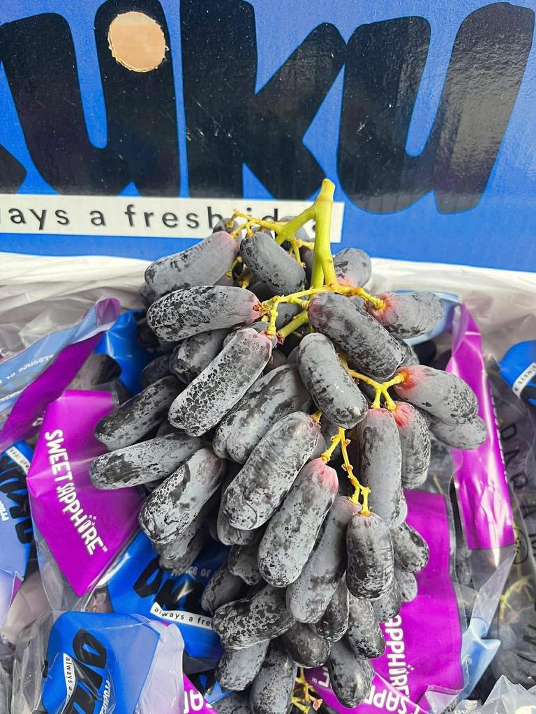 Nho Đen Ngón Tay Úc Okuku - 900g