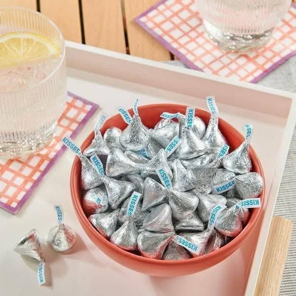 Socola Ú Hershey's Kisses Mỹ 330 Viên - Túi 1,58kg
