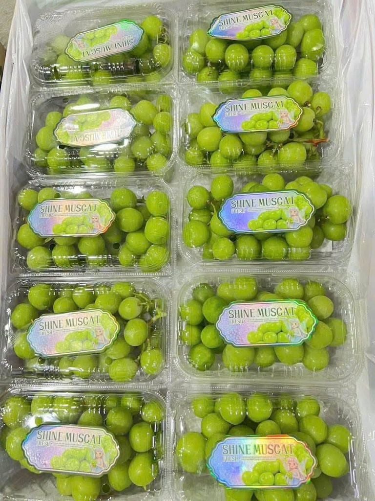 Nho Mẫu Đơn Shine Muscat - Khoảng 500Gram