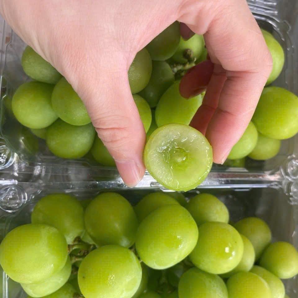 Nho Mẫu Đơn Shine Muscat - Khoảng 500Gram