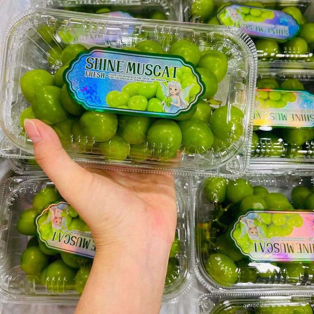 Nho Mẫu Đơn Shine Muscat - Khoảng 500Gram