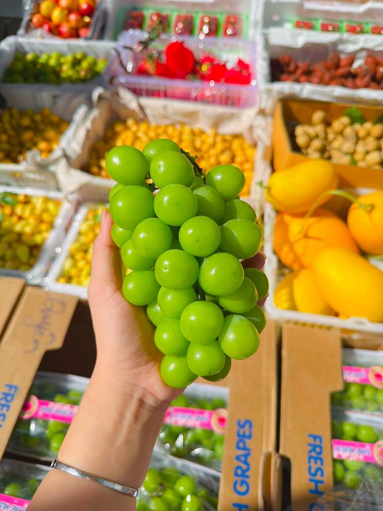 Nho Mẫu Đơn Shine Muscat - Hộp Khoảng 650g