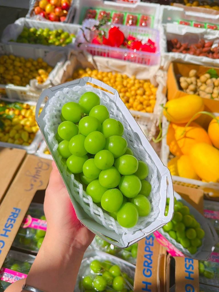 Nho Mẫu Đơn Shine Muscat - Hộp Khoảng 650g