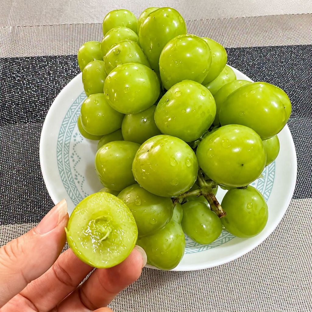 Nho Mẫu Đơn Shine Muscat - Khoảng 500g