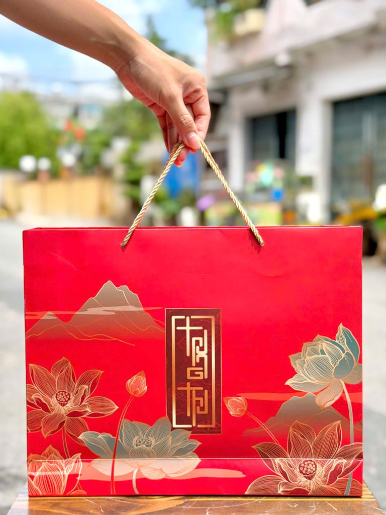 Hộp Quà Bánh Trung Thu 2 Trứng Bạch Liên Dạ Vũ - 4 Bánh
