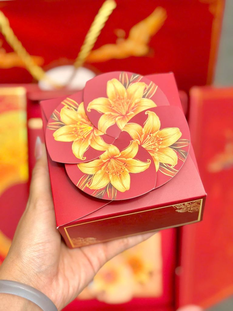 Hộp Quà Bánh Trung Thu 2 Trứng Cao Cấp Hạc Vũ Vân Hoa - 4 Bánh