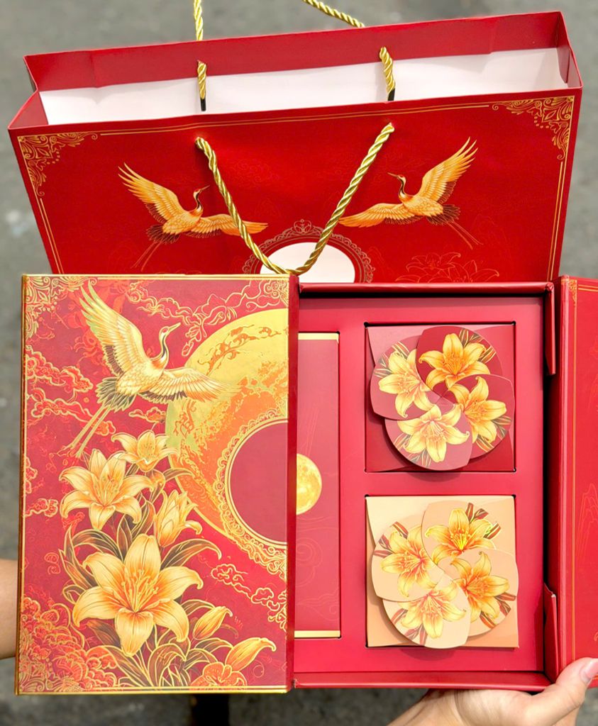 Hộp Quà Bánh Trung Thu 2 Trứng Cao Cấp Hạc Vũ Vân Hoa - 4 Bánh