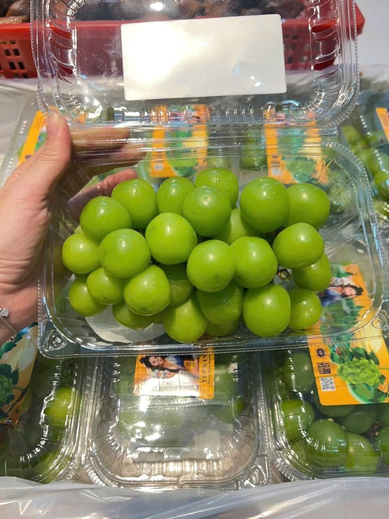 Nho Mẫu Đơn Shine Muscat - Khoảng 500g