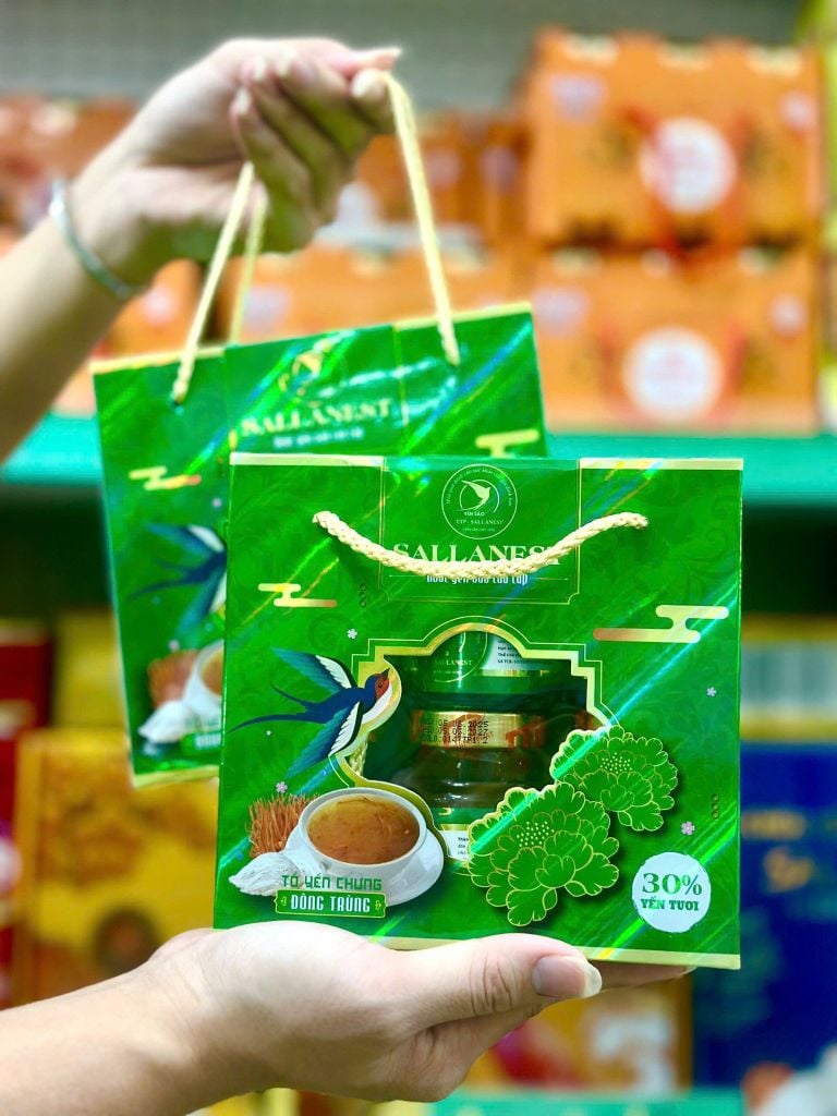 Tổ Yến Chưng Sallanest Đông Trùng 30% Yến Tươi – Lốc 6 hộp x 70ml