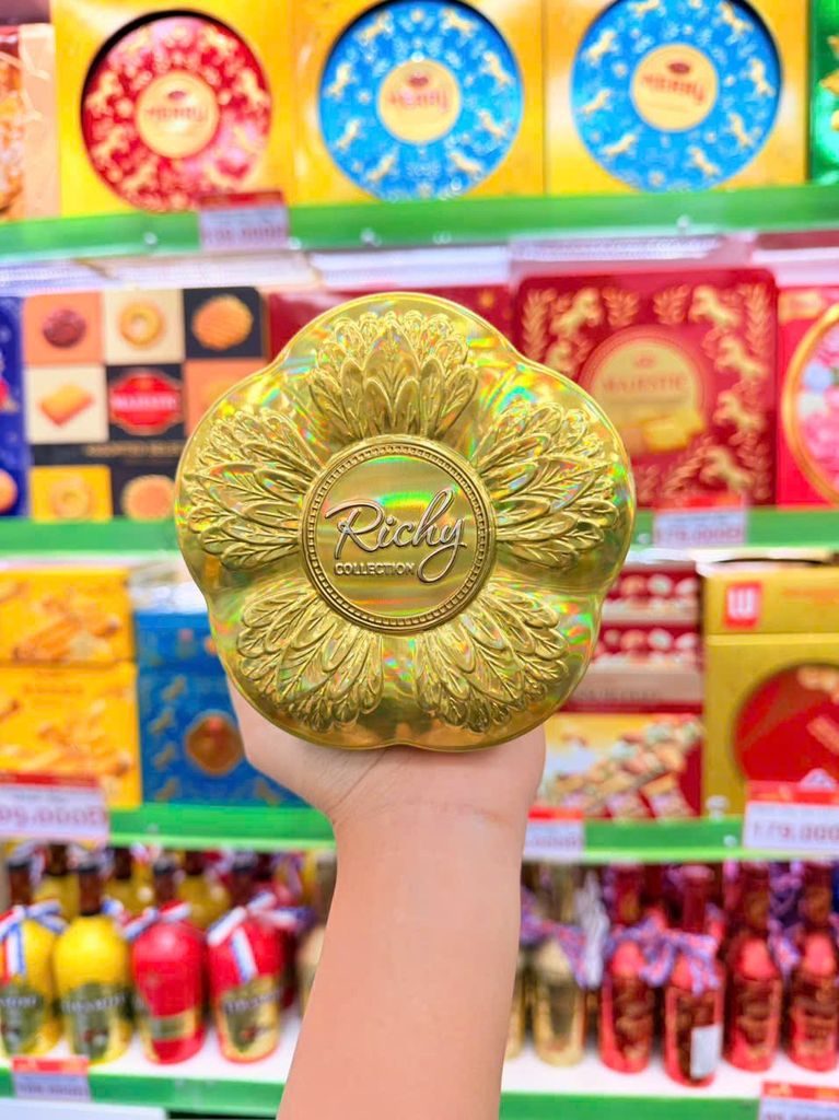 Bánh Yến Mạch Sữa Hộp Thiếc Hình Hoa Mai Richy – 100g